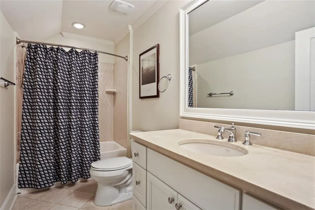 5395 High Point Manor, Atlanta, Georgia 30342, 4 Bedrooms Bedrooms, ,4 BathroomsBathrooms,Residential,Sold,5395 High Point Manor,6068133