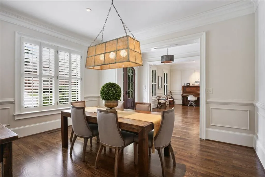 5395 High Point Manor, Atlanta, Georgia 30342, 4 Bedrooms Bedrooms, ,4 BathroomsBathrooms,Residential,Sold,5395 High Point Manor,6068133