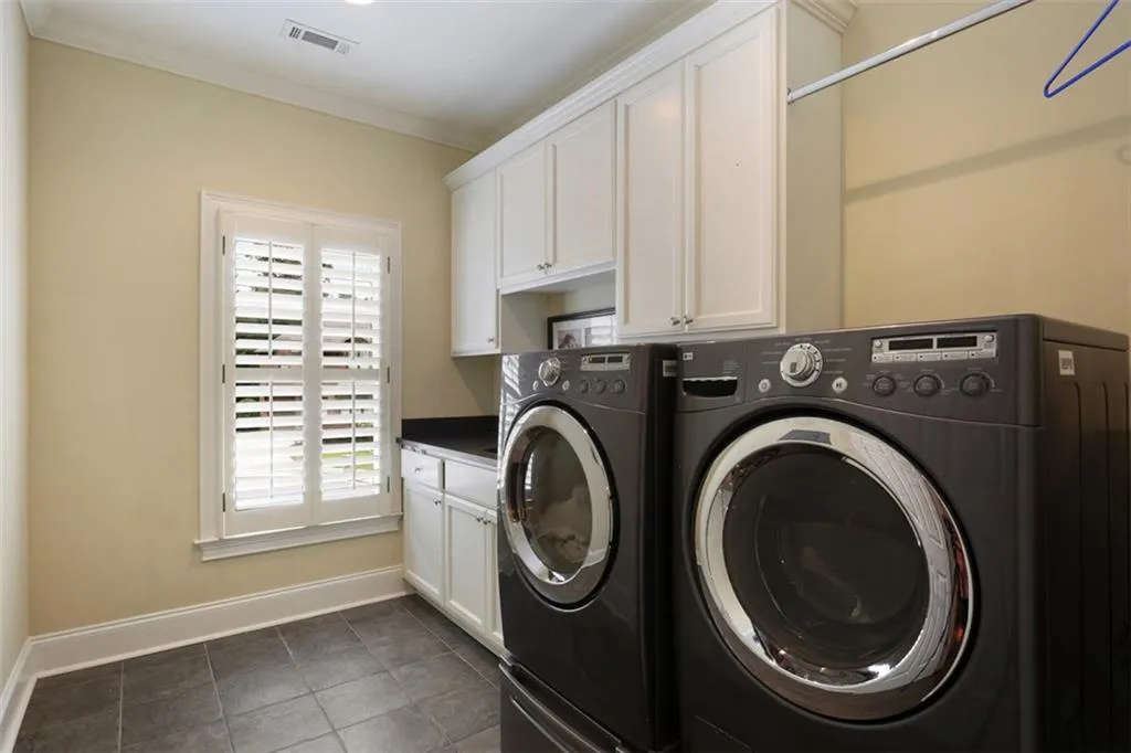 5395 High Point Manor, Atlanta, Georgia 30342, 4 Bedrooms Bedrooms, ,4 BathroomsBathrooms,Residential,Sold,5395 High Point Manor,6068133