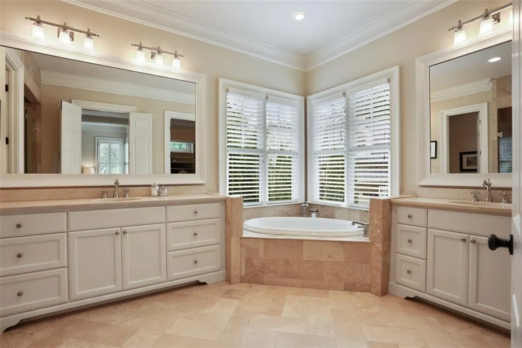 5395 High Point Manor, Atlanta, Georgia 30342, 4 Bedrooms Bedrooms, ,4 BathroomsBathrooms,Residential,Sold,5395 High Point Manor,6068133