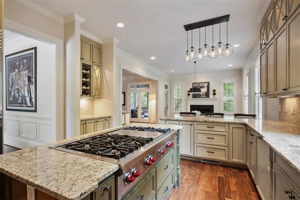 5395 High Point Manor, Atlanta, Georgia 30342, 4 Bedrooms Bedrooms, ,4 BathroomsBathrooms,Residential,Sold,5395 High Point Manor,6068133