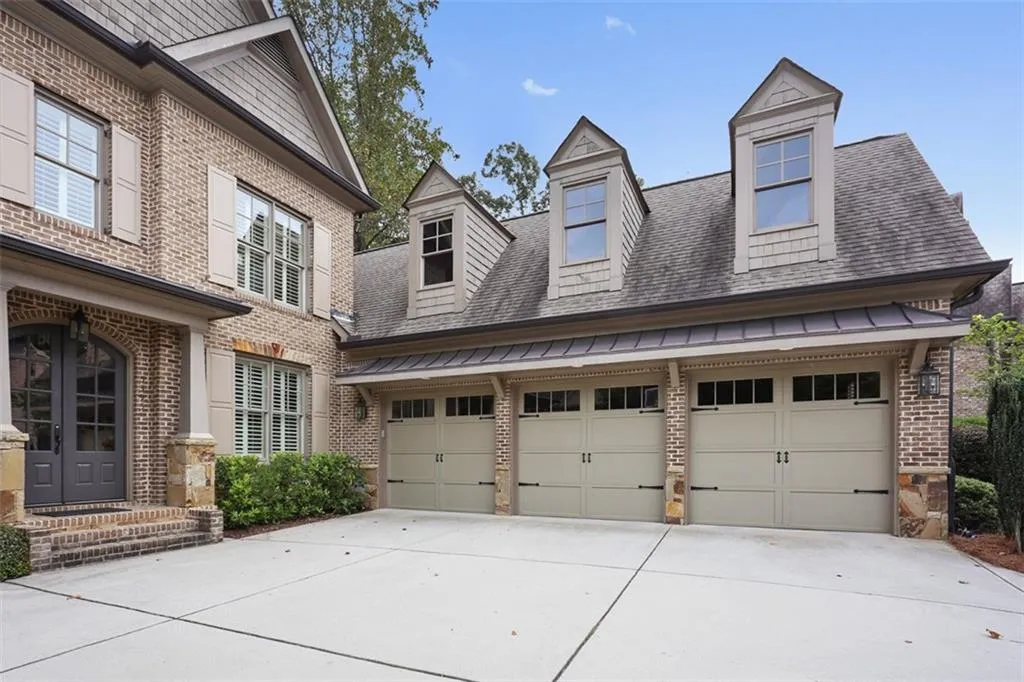 5395 High Point Manor, Atlanta, Georgia 30342, 4 Bedrooms Bedrooms, ,4 BathroomsBathrooms,Residential,Sold,5395 High Point Manor,6068133