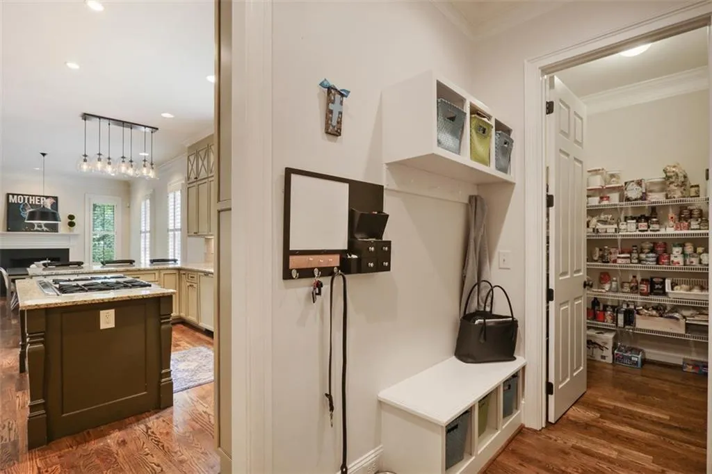 5395 High Point Manor, Atlanta, Georgia 30342, 4 Bedrooms Bedrooms, ,4 BathroomsBathrooms,Residential,Sold,5395 High Point Manor,6068133
