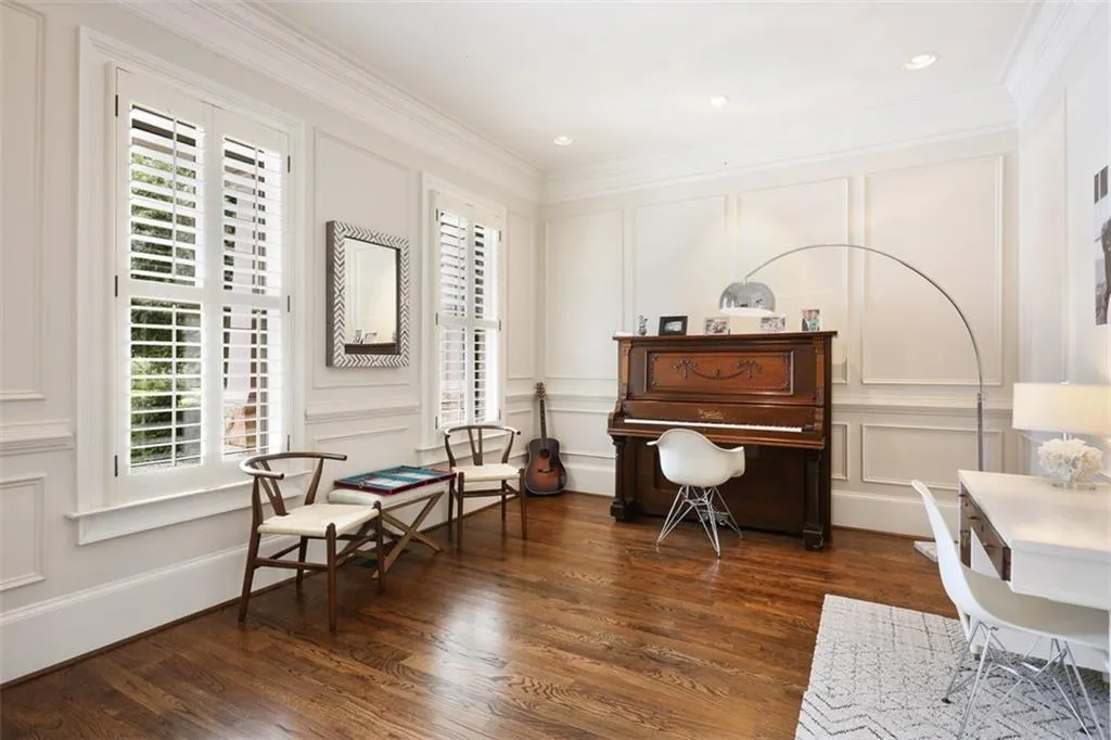 5395 High Point Manor, Atlanta, Georgia 30342, 4 Bedrooms Bedrooms, ,4 BathroomsBathrooms,Residential,Sold,5395 High Point Manor,6068133
