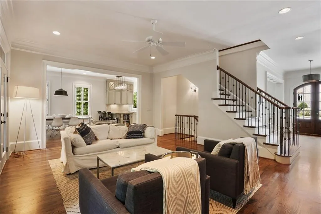 5395 High Point Manor, Atlanta, Georgia 30342, 4 Bedrooms Bedrooms, ,4 BathroomsBathrooms,Residential,Sold,5395 High Point Manor,6068133