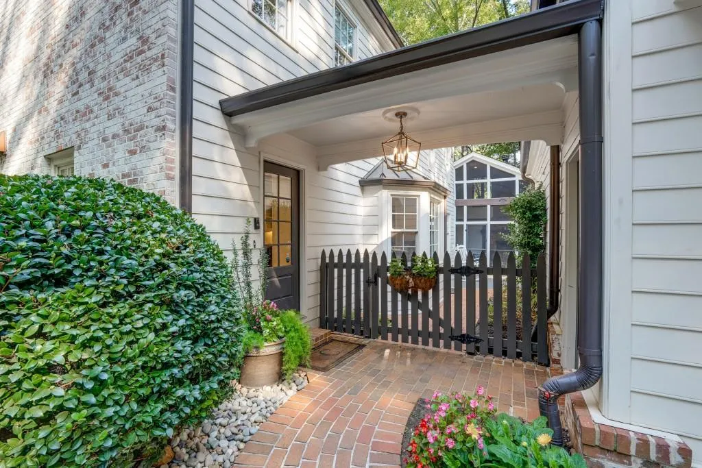 8085 Habersham Waters Road, Sandy Springs, Georgia 30350, 5 Bedrooms Bedrooms, ,4 BathroomsBathrooms,Residential,For Sale,8085 Habersham Waters Road,7652459