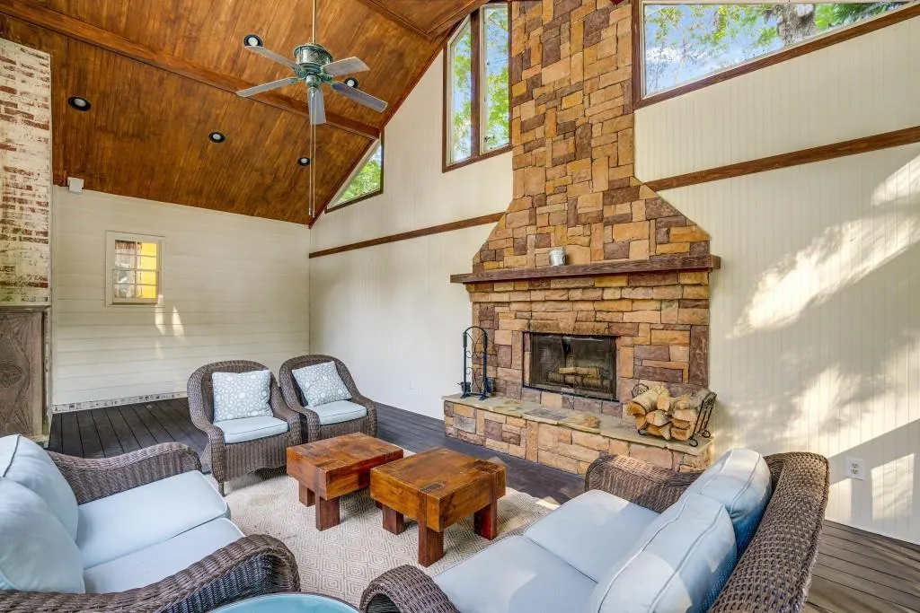8085 Habersham Waters Road, Sandy Springs, Georgia 30350, 5 Bedrooms Bedrooms, ,4 BathroomsBathrooms,Residential,For Sale,8085 Habersham Waters Road,7652459