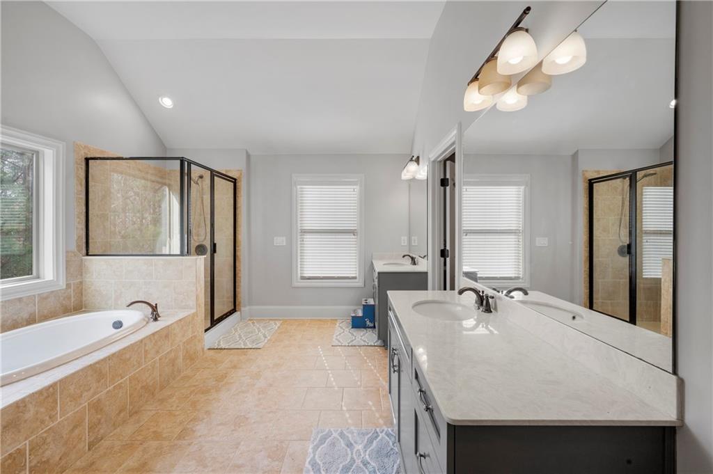 7785 HIGHLAND Bluff, Sandy Springs, Georgia 30328, 4 Bedrooms Bedrooms, ,3 BathroomsBathrooms,Residential,Sold,7785 HIGHLAND Bluff,7307251