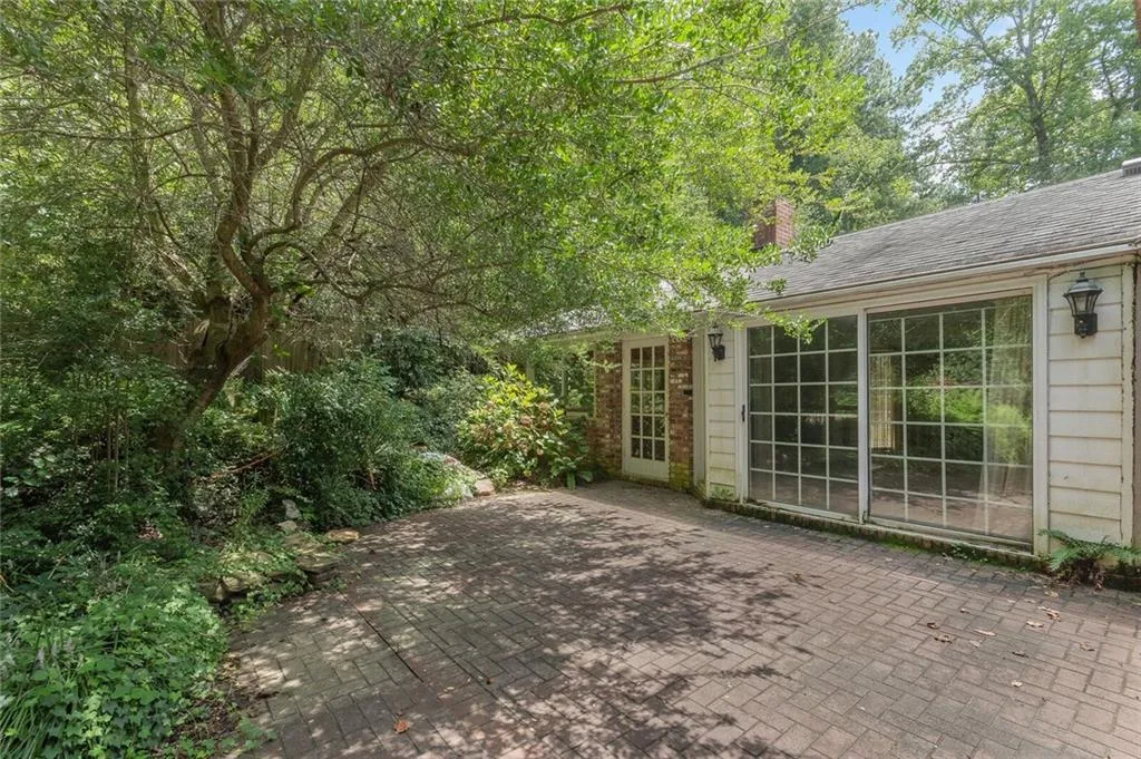 5795 Brookgreen Road, Sandy Springs, Georgia 30328, 4 Bedrooms Bedrooms, ,3 BathroomsBathrooms,Residential,Sold,5795 Brookgreen Road,6926569