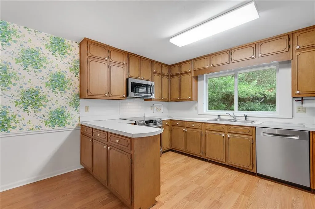 5795 Brookgreen Road, Sandy Springs, Georgia 30328, 4 Bedrooms Bedrooms, ,3 BathroomsBathrooms,Residential,Sold,5795 Brookgreen Road,6926569