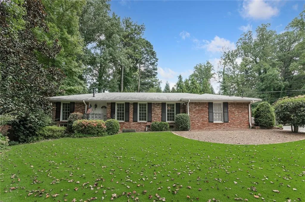 5795 Brookgreen Road, Sandy Springs, Georgia 30328, 4 Bedrooms Bedrooms, ,3 BathroomsBathrooms,Residential,Sold,5795 Brookgreen Road,6926569
