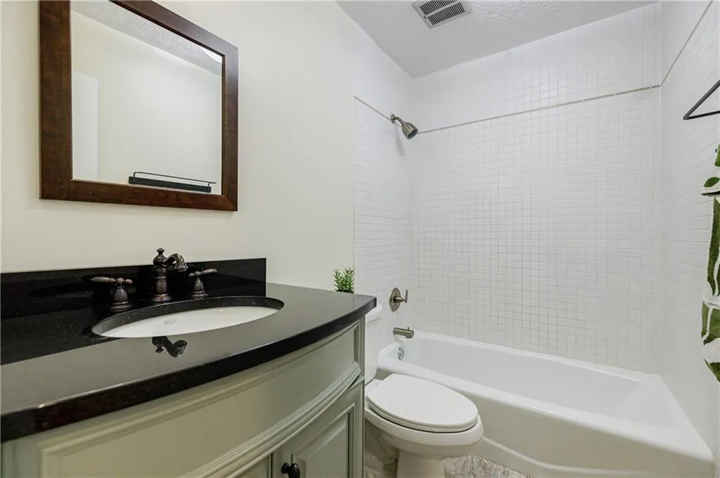 Upstairs Shared Bathroom