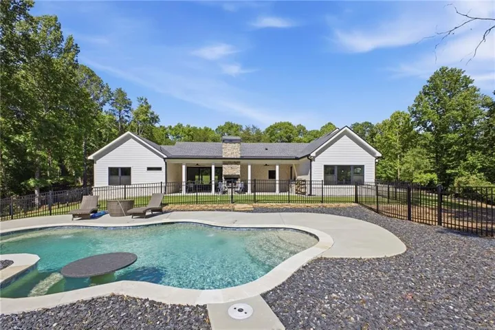 16 Mountain Creek Trail Ne, Fairmount, Georgia 30139