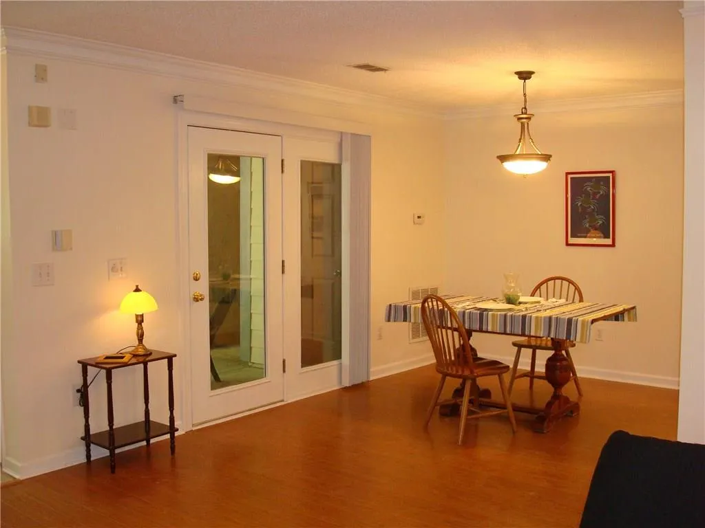 201 Abingdon Way Unit 201, Sandy Springs, Georgia 30328, 1 Bedroom Bedrooms, ,1 BathroomBathrooms,Residential,Sold,201 Abingdon Way Unit 201,5934940