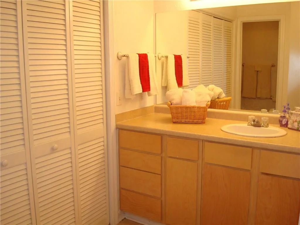 201 Abingdon Way Unit 201, Sandy Springs, Georgia 30328, 1 Bedroom Bedrooms, ,1 BathroomBathrooms,Residential,Sold,201 Abingdon Way Unit 201,5934940