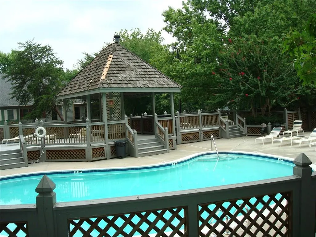 201 Abingdon Way Unit 201, Sandy Springs, Georgia 30328, 1 Bedroom Bedrooms, ,1 BathroomBathrooms,Residential,Sold,201 Abingdon Way Unit 201,5934940