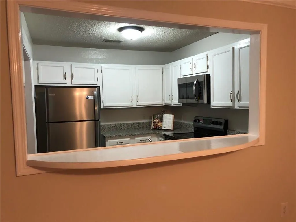 201 Abingdon Way Unit 201, Sandy Springs, Georgia 30328, 1 Bedroom Bedrooms, ,1 BathroomBathrooms,Residential,Sold,201 Abingdon Way Unit 201,5934940