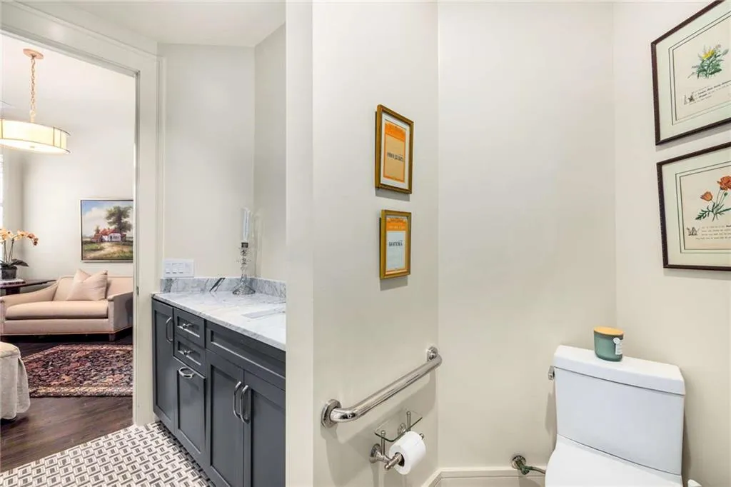 2660 Peachtree Road Nw Unit 4g, Atlanta, Georgia 30305, 2 Bedrooms Bedrooms, ,2 BathroomsBathrooms,Residential,For Sale,2660 Peachtree Road Nw Unit 4g,7639230
