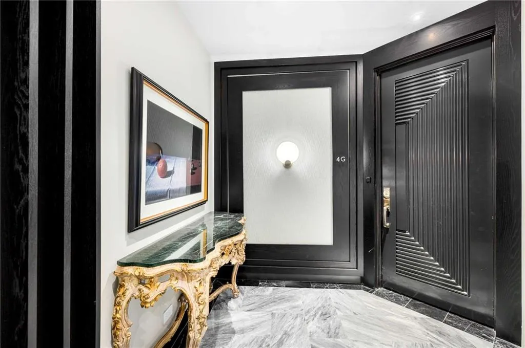2660 Peachtree Road Nw Unit 4g, Atlanta, Georgia 30305, 2 Bedrooms Bedrooms, ,2 BathroomsBathrooms,Residential,For Sale,2660 Peachtree Road Nw Unit 4g,7639230