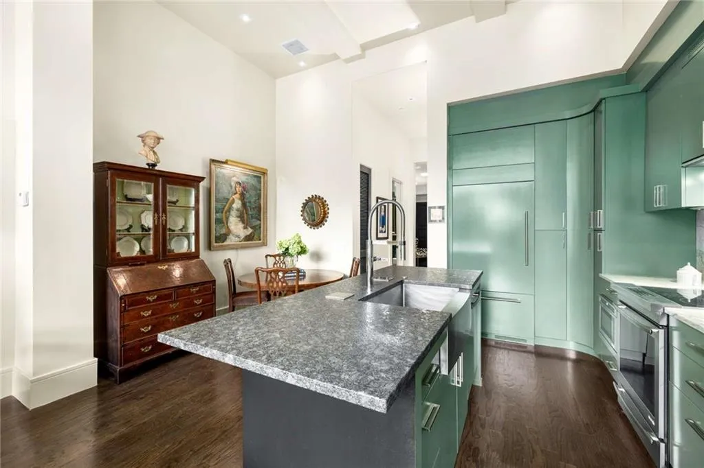 2660 Peachtree Road Nw Unit 4g, Atlanta, Georgia 30305, 2 Bedrooms Bedrooms, ,2 BathroomsBathrooms,Residential,For Sale,2660 Peachtree Road Nw Unit 4g,7639230