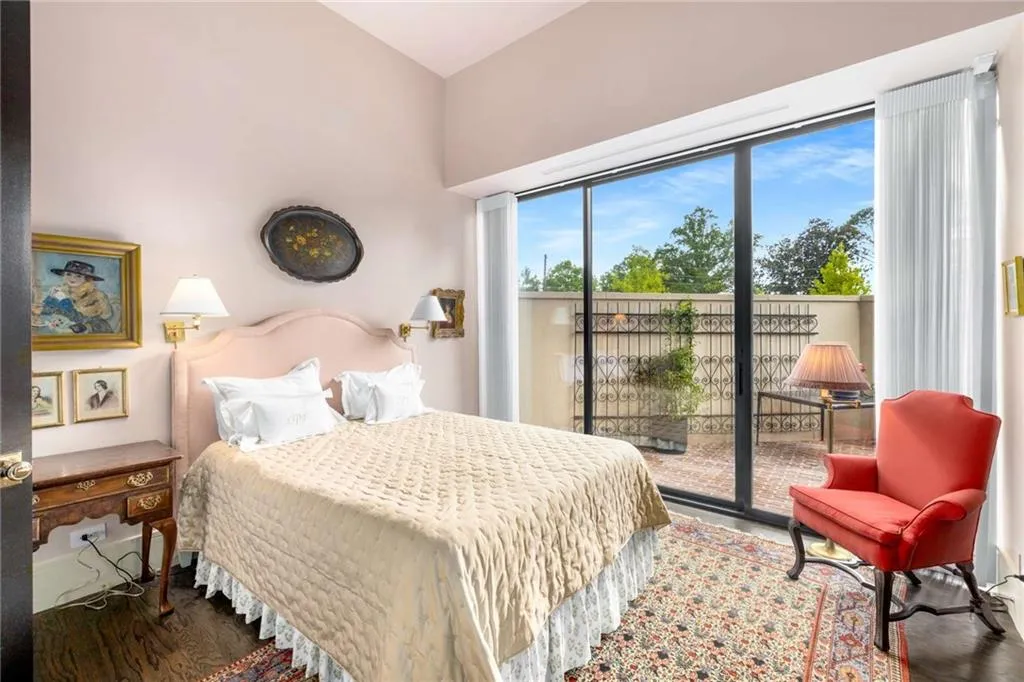 2660 Peachtree Road Nw Unit 4g, Atlanta, Georgia 30305, 2 Bedrooms Bedrooms, ,2 BathroomsBathrooms,Residential,For Sale,2660 Peachtree Road Nw Unit 4g,7639230