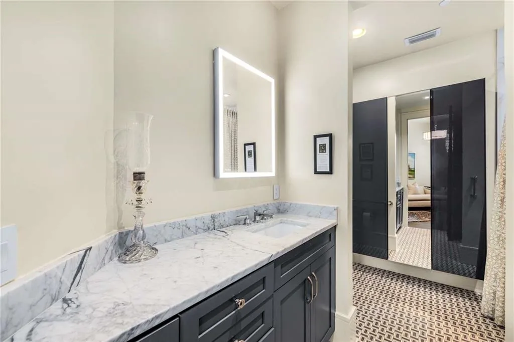 2660 Peachtree Road Nw Unit 4g, Atlanta, Georgia 30305, 2 Bedrooms Bedrooms, ,2 BathroomsBathrooms,Residential,For Sale,2660 Peachtree Road Nw Unit 4g,7639230