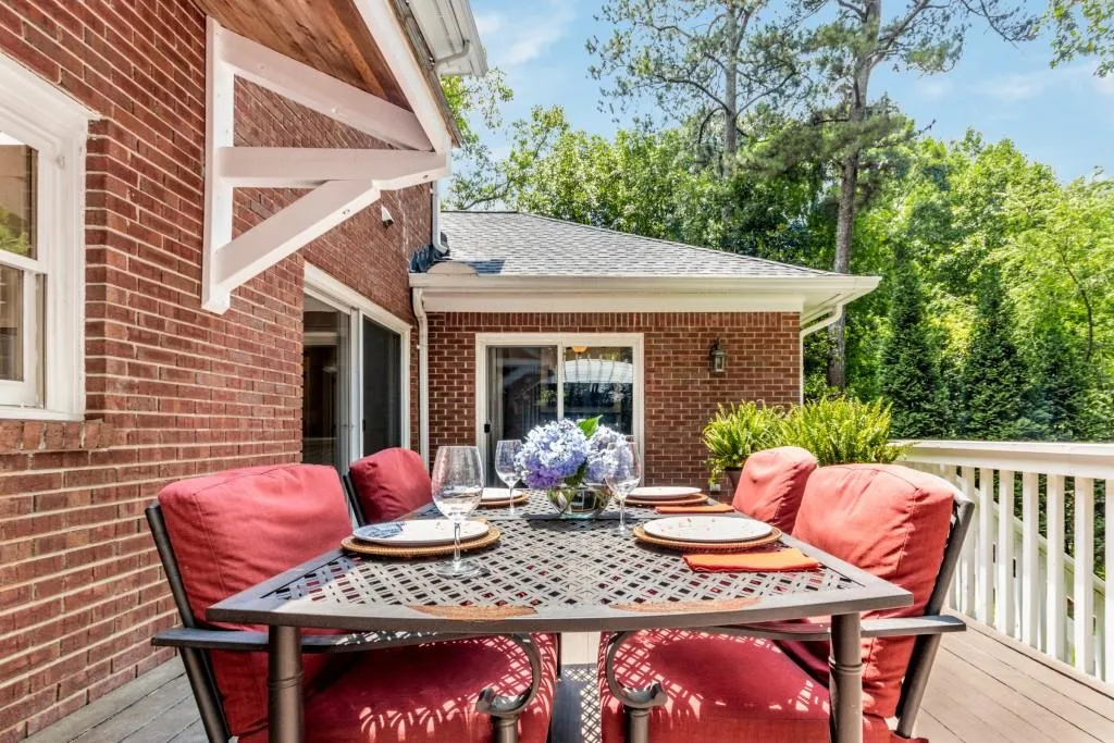 5560 Arundel Drive, Sandy Springs, Georgia 30327, 5 Bedrooms Bedrooms, ,4 BathroomsBathrooms,Residential,Sold,5560 Arundel Drive,7066266