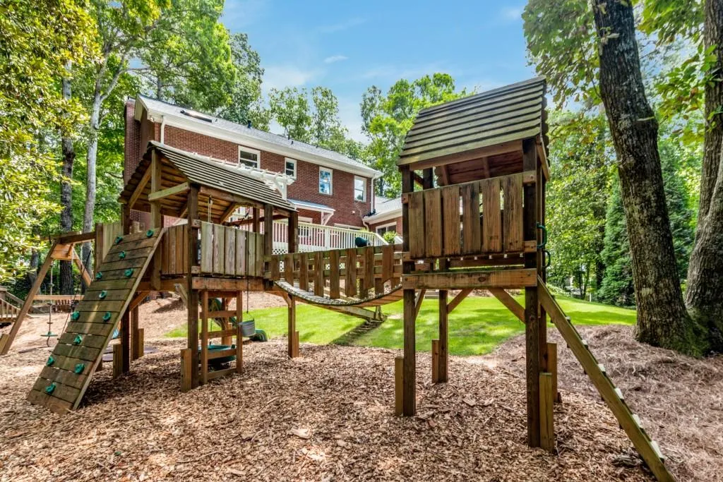 5560 Arundel Drive, Sandy Springs, Georgia 30327, 5 Bedrooms Bedrooms, ,4 BathroomsBathrooms,Residential,Sold,5560 Arundel Drive,7066266