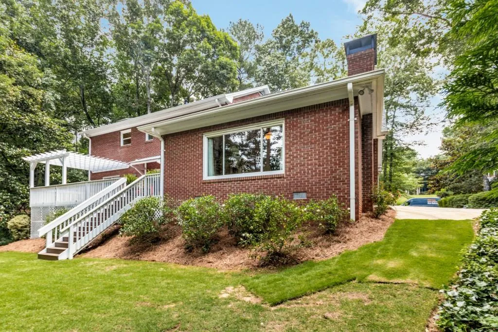 5560 Arundel Drive, Sandy Springs, Georgia 30327, 5 Bedrooms Bedrooms, ,4 BathroomsBathrooms,Residential,Sold,5560 Arundel Drive,7066266