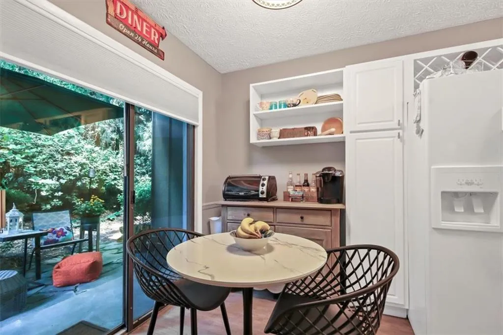 5135 Roswell Road Unit 1, Sandy Springs, Georgia 30342, 2 Bedrooms Bedrooms, ,2 BathroomsBathrooms,Residential,Sold,5135 Roswell Road Unit 1,7108353