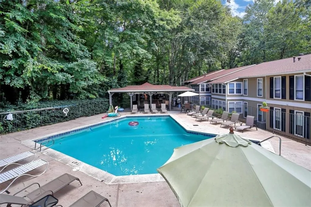 5135 Roswell Road Unit 1, Sandy Springs, Georgia 30342, 2 Bedrooms Bedrooms, ,2 BathroomsBathrooms,Residential,Sold,5135 Roswell Road Unit 1,7108353