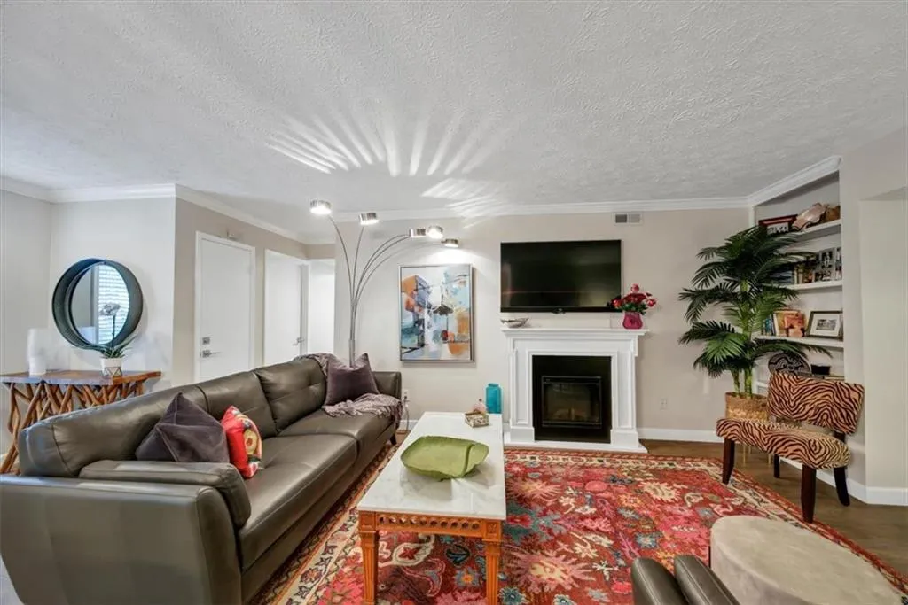 5135 Roswell Road Unit 1, Sandy Springs, Georgia 30342, 2 Bedrooms Bedrooms, ,2 BathroomsBathrooms,Residential,Sold,5135 Roswell Road Unit 1,7108353