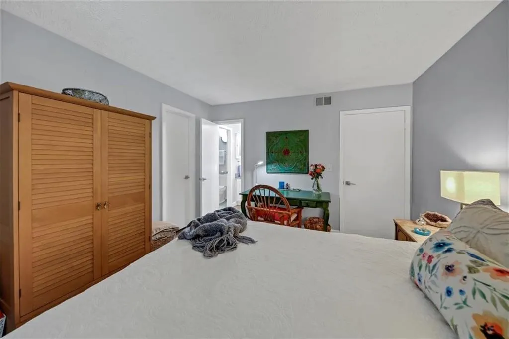 5135 Roswell Road Unit 1, Sandy Springs, Georgia 30342, 2 Bedrooms Bedrooms, ,2 BathroomsBathrooms,Residential,Sold,5135 Roswell Road Unit 1,7108353