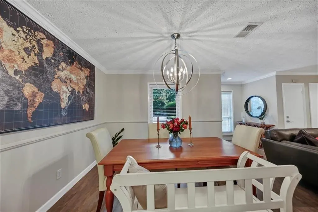 5135 Roswell Road Unit 1, Sandy Springs, Georgia 30342, 2 Bedrooms Bedrooms, ,2 BathroomsBathrooms,Residential,Sold,5135 Roswell Road Unit 1,7108353