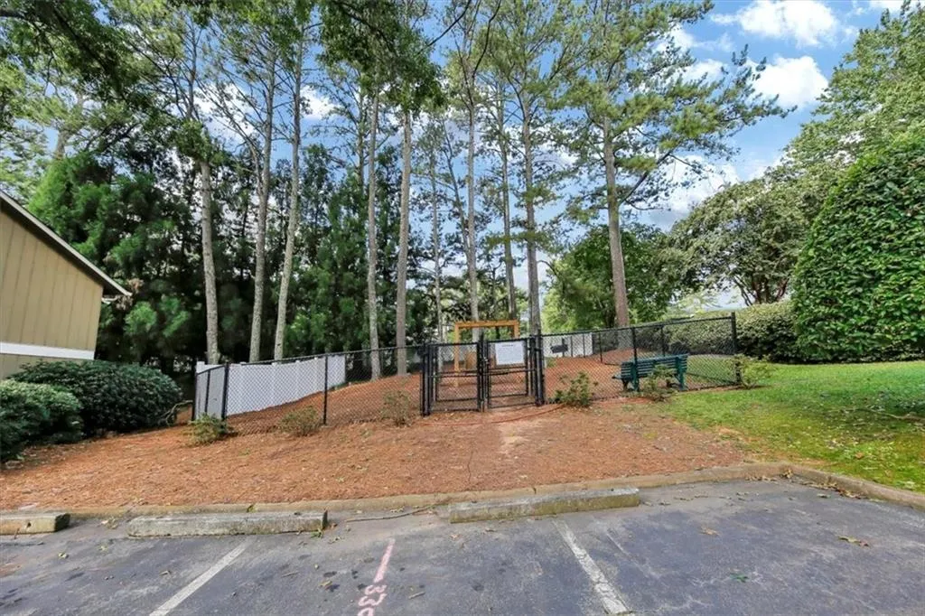 5135 Roswell Road Unit 1, Sandy Springs, Georgia 30342, 2 Bedrooms Bedrooms, ,2 BathroomsBathrooms,Residential,Sold,5135 Roswell Road Unit 1,7108353