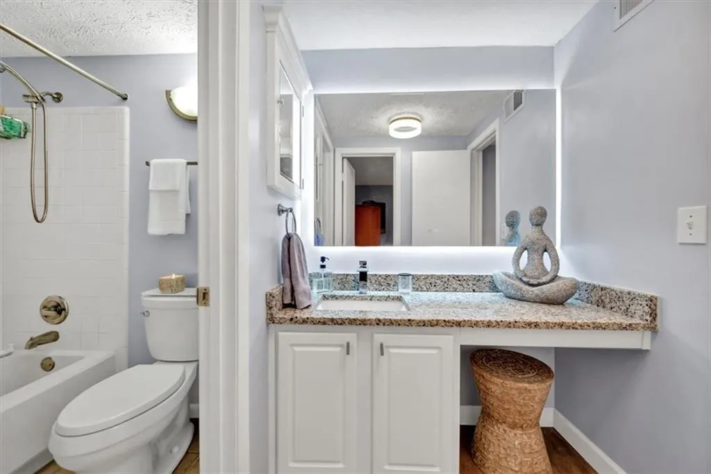 5135 Roswell Road Unit 1, Sandy Springs, Georgia 30342, 2 Bedrooms Bedrooms, ,2 BathroomsBathrooms,Residential,Sold,5135 Roswell Road Unit 1,7108353