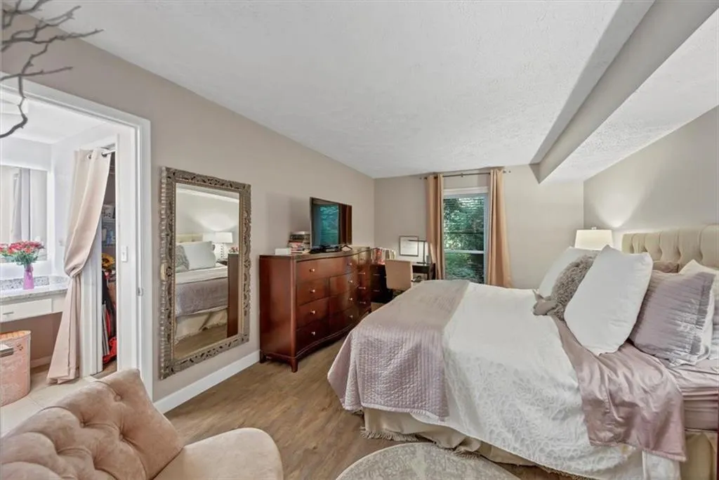 5135 Roswell Road Unit 1, Sandy Springs, Georgia 30342, 2 Bedrooms Bedrooms, ,2 BathroomsBathrooms,Residential,Sold,5135 Roswell Road Unit 1,7108353