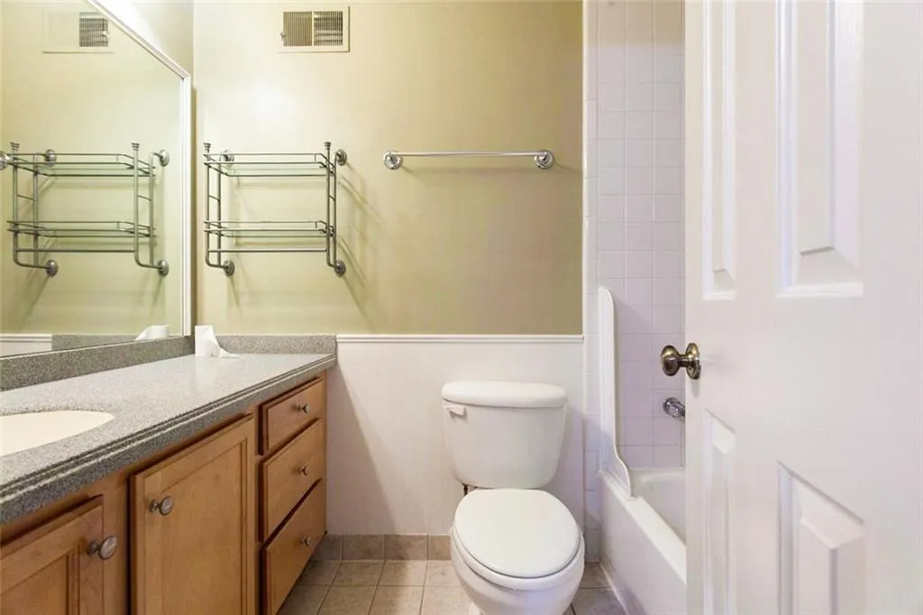 230 Peachtree Hollow Court Unit 19, Atlanta, Georgia 30328, 2 Bedrooms Bedrooms, ,2 BathroomsBathrooms,Residential,Sold,230 Peachtree Hollow Court Unit 19,6599685