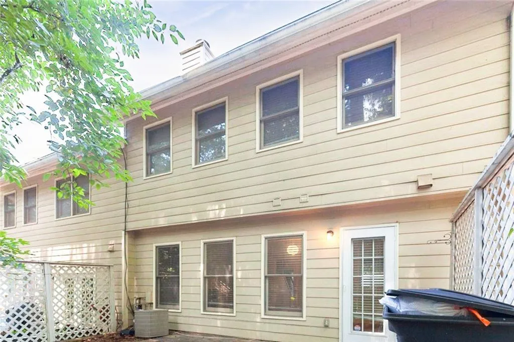 230 Peachtree Hollow Court Unit 19, Atlanta, Georgia 30328, 2 Bedrooms Bedrooms, ,2 BathroomsBathrooms,Residential,Sold,230 Peachtree Hollow Court Unit 19,6599685