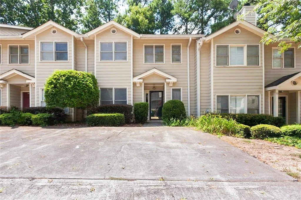 230 Peachtree Hollow Court Unit 19, Atlanta, Georgia 30328, 2 Bedrooms Bedrooms, ,2 BathroomsBathrooms,Residential,Sold,230 Peachtree Hollow Court Unit 19,6599685