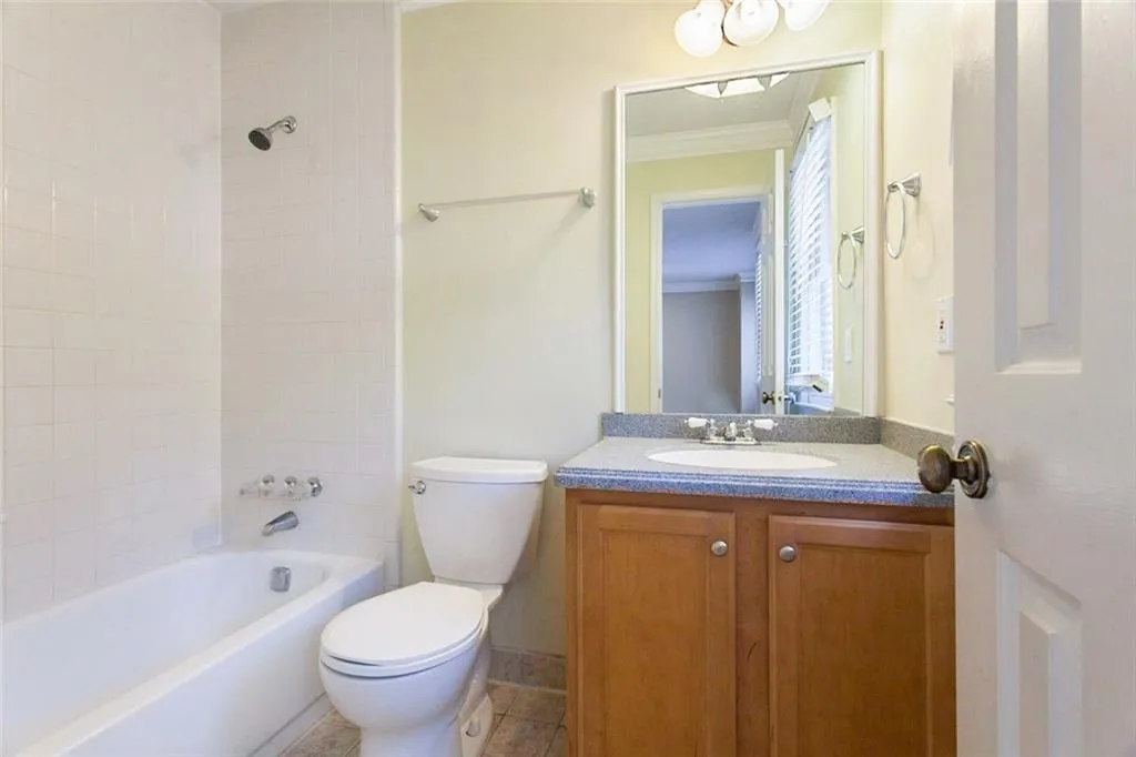 230 Peachtree Hollow Court Unit 19, Atlanta, Georgia 30328, 2 Bedrooms Bedrooms, ,2 BathroomsBathrooms,Residential,Sold,230 Peachtree Hollow Court Unit 19,6599685