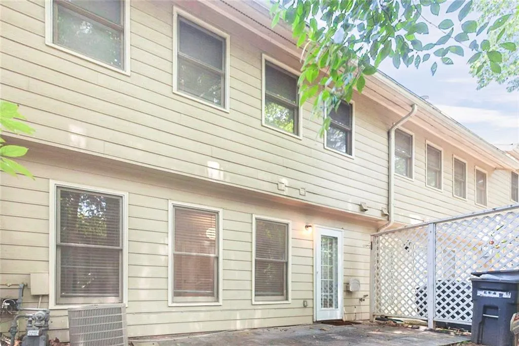 230 Peachtree Hollow Court Unit 19, Atlanta, Georgia 30328, 2 Bedrooms Bedrooms, ,2 BathroomsBathrooms,Residential,Sold,230 Peachtree Hollow Court Unit 19,6599685