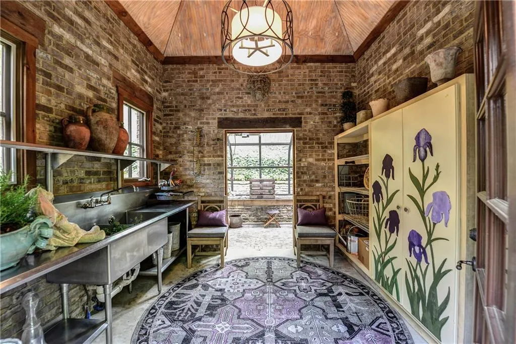 1075 Balmoral Road, Atlanta, Georgia 30319, 5 Bedrooms Bedrooms, ,5 BathroomsBathrooms,Residential,Sold,1075 Balmoral Road,5679497