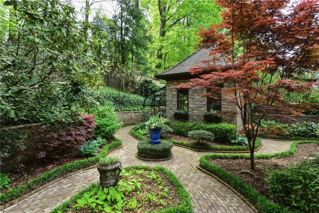 1075 Balmoral Road, Atlanta, Georgia 30319, 5 Bedrooms Bedrooms, ,5 BathroomsBathrooms,Residential,Sold,1075 Balmoral Road,5679497