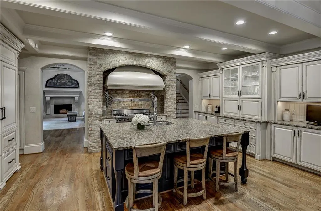 1075 Balmoral Road, Atlanta, Georgia 30319, 5 Bedrooms Bedrooms, ,5 BathroomsBathrooms,Residential,Sold,1075 Balmoral Road,5679497