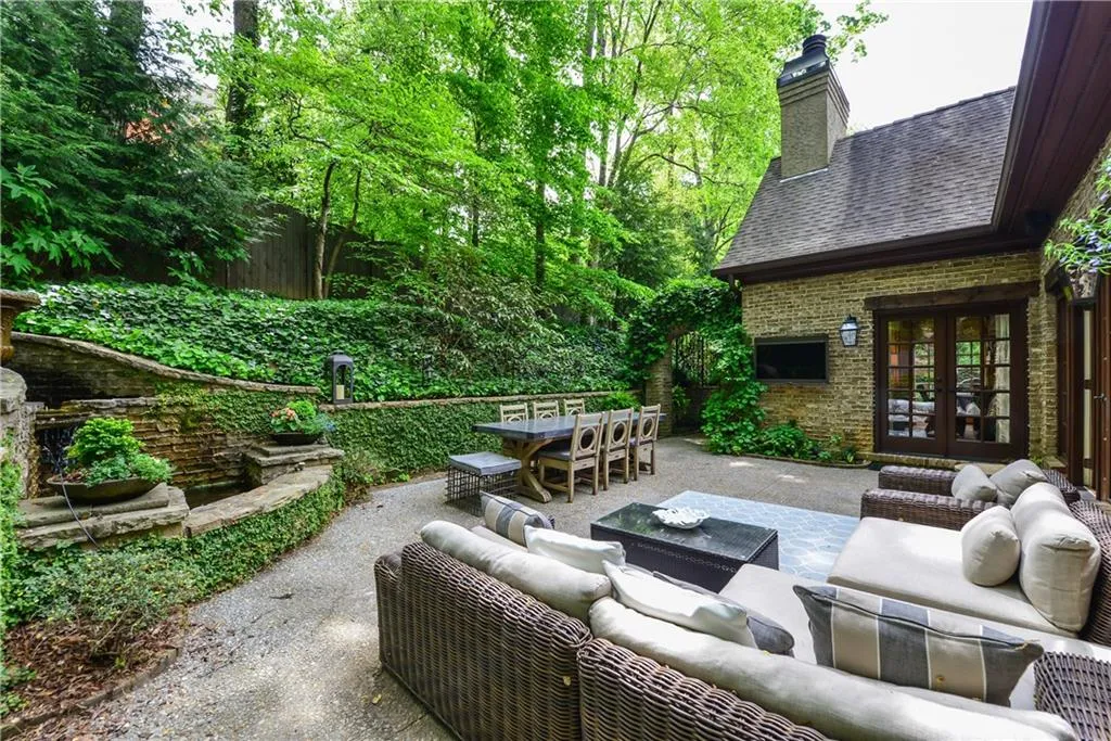 1075 Balmoral Road, Atlanta, Georgia 30319, 5 Bedrooms Bedrooms, ,5 BathroomsBathrooms,Residential,Sold,1075 Balmoral Road,5679497