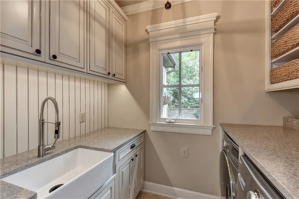 1075 Balmoral Road, Atlanta, Georgia 30319, 5 Bedrooms Bedrooms, ,5 BathroomsBathrooms,Residential,Sold,1075 Balmoral Road,5679497