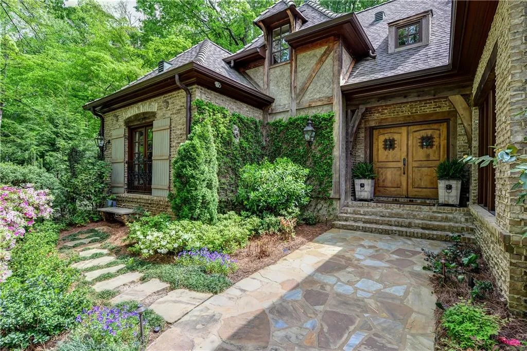 1075 Balmoral Road, Atlanta, Georgia 30319, 5 Bedrooms Bedrooms, ,5 BathroomsBathrooms,Residential,Sold,1075 Balmoral Road,5679497