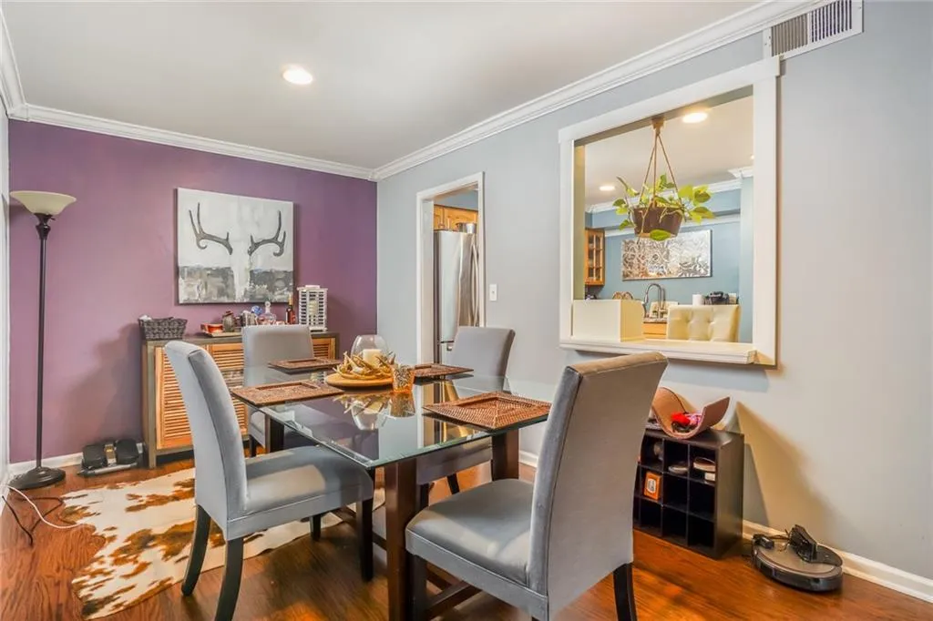 6520 Roswell Road Unit 23, Atlanta, Georgia 30328, 2 Bedrooms Bedrooms, ,1 BathroomBathrooms,Residential,Sold,6520 Roswell Road Unit 23,6557825