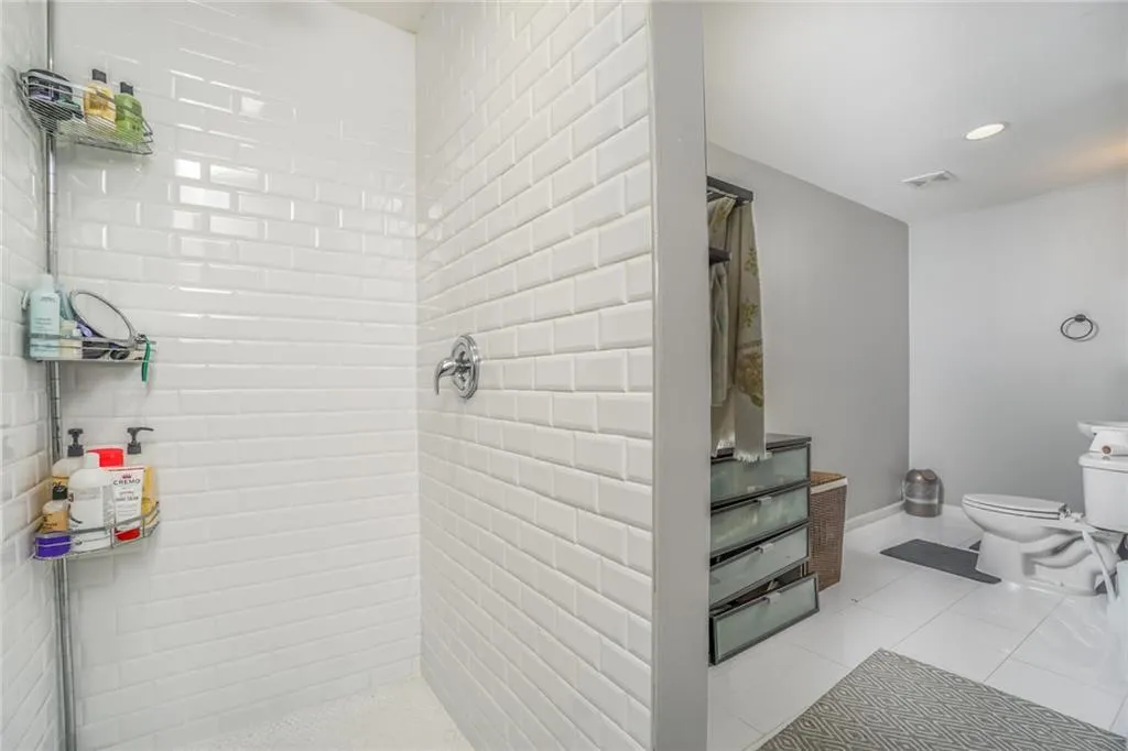 6520 Roswell Road Unit 23, Atlanta, Georgia 30328, 2 Bedrooms Bedrooms, ,1 BathroomBathrooms,Residential,Sold,6520 Roswell Road Unit 23,6557825